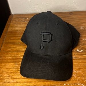All black new era Pittsburgh Pirates fitted cap size medium to large